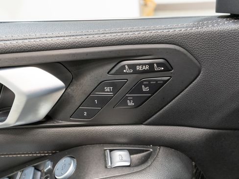 Used 2022 BMW X7 xDrive40i w/ Premium Package image 14