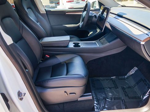 Used 2024 Tesla Model Y Performance image 17