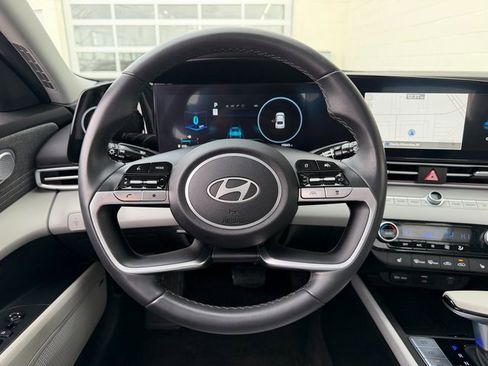 Certified 2024 Hyundai Elantra Limited image 18