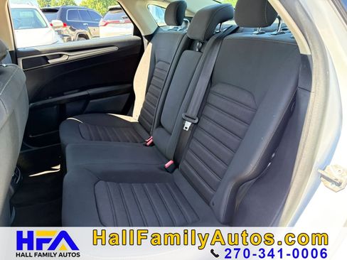 Used 2019 Ford Fusion SE FWD image 12