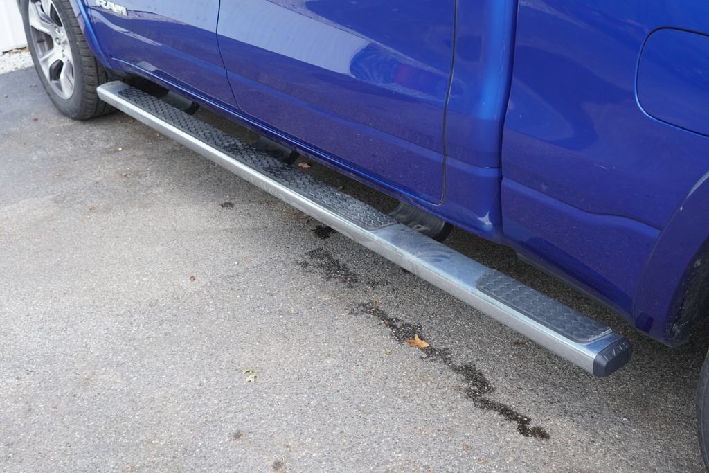 Used 2019 RAM 1500 Laramie AWD/4WD image 10