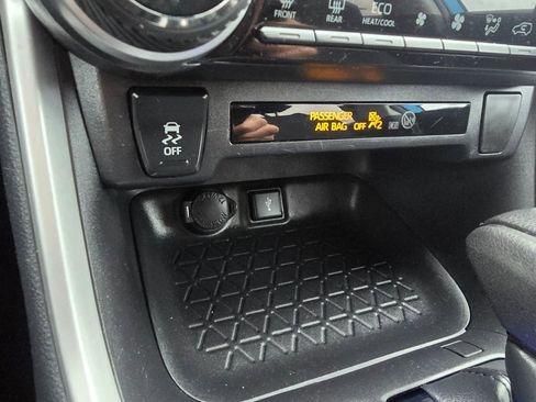 Certified 2021 Toyota RAV4 LE AWD/4WD image 24