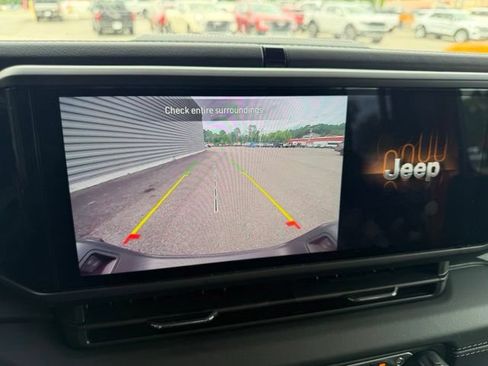 Used 2025 Jeep Gladiator Sport AWD/4WD image 11