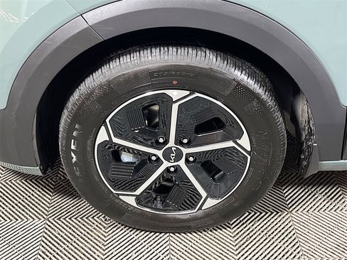 Used 2025 Kia Niro EX image 28