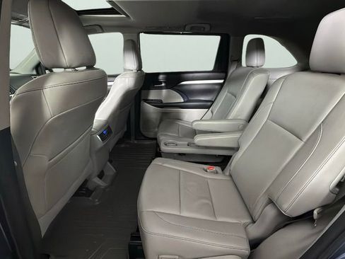 Used 2015 Toyota Highlander XLE image 26