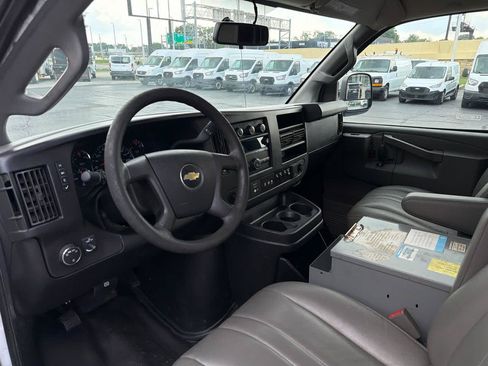 Used 2017 Chevrolet Express 2500 RWD image 10