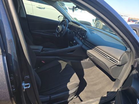 Used 2021 Hyundai Elantra SEL w/ Convenience Package image 15