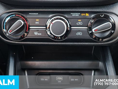Used 2025 Kia Soul LX w/ LX Technology Package FWD image 39