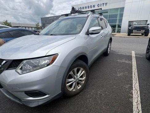 Used 2016 Nissan Rogue SV AWD/4WD image 4