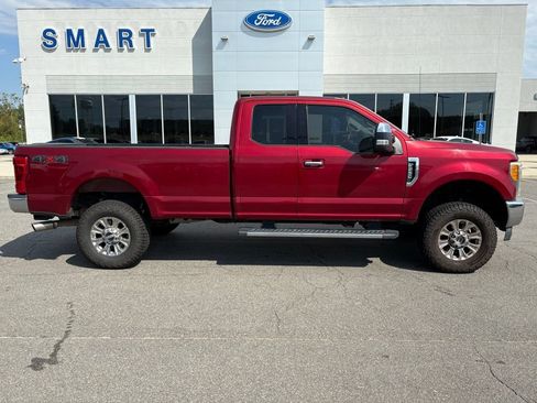 Used 2017 Ford F250 XLT w/ XLT Premium Package AWD/4WD image 2