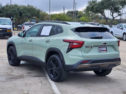 Used 2025 Chevrolet Trax ACTIV w/ Sunroof Package image 5