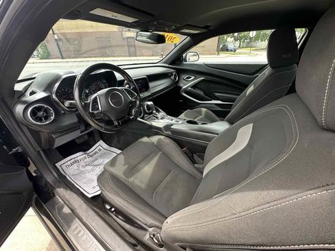 Used 2019 Chevrolet Camaro LT w/ Technology Package RWD image 10