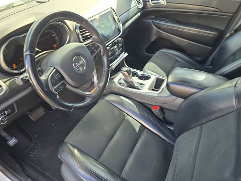 Used 2019 Jeep Grand Cherokee Altitude image 18