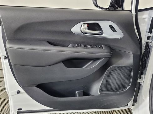 New 2026 Chrysler Pacifica Limited w/ S Appearance Package image 13