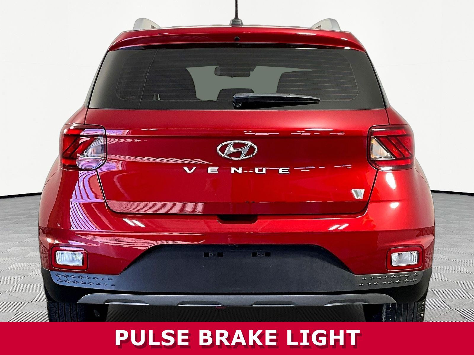 Used 2025 Hyundai Venue SEL FWD image 5