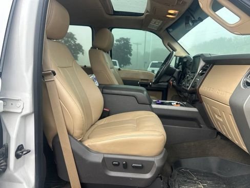 Used 2016 Ford F250 Lariat w/ Lariat Ultimate Package AWD/4WD image 9