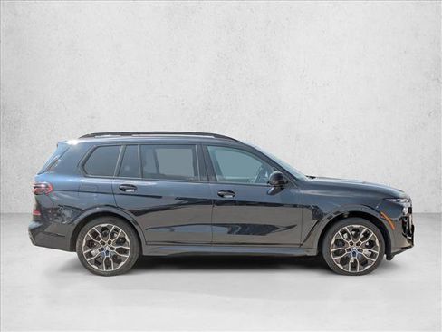 Used 2025 BMW X7 xDrive40i w/ M Sport Package AWD/4WD image 4