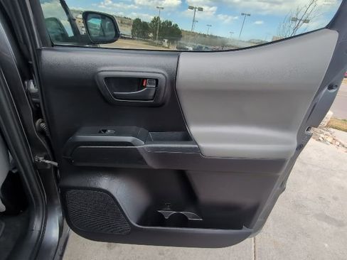 Used 2020 Toyota Tacoma SR AWD/4WD image 29