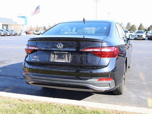 Used 2023 Volkswagen Jetta Sport image 10