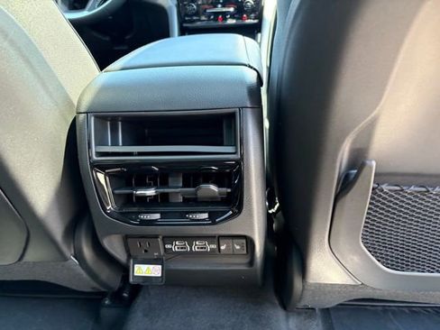 New 2025 Jeep Grand Cherokee Limited w/ Black Appearance Package image 31