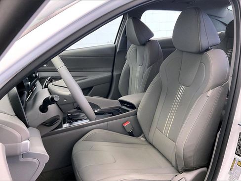 Certified 2025 Hyundai Elantra Sport w/ Cargo Package image 9