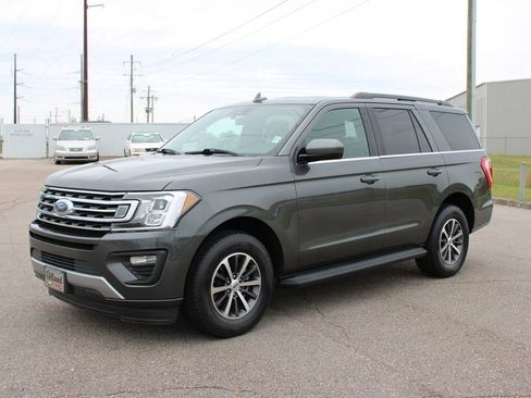 Used 2020 Ford Expedition XLT RWD image 2