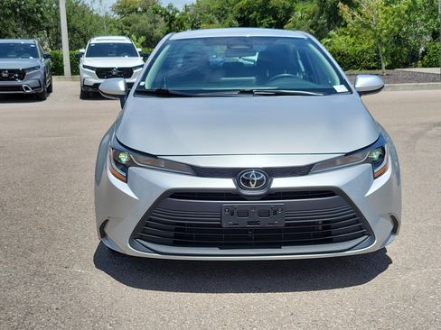Used 2024 Toyota Corolla LE FWD image 2
