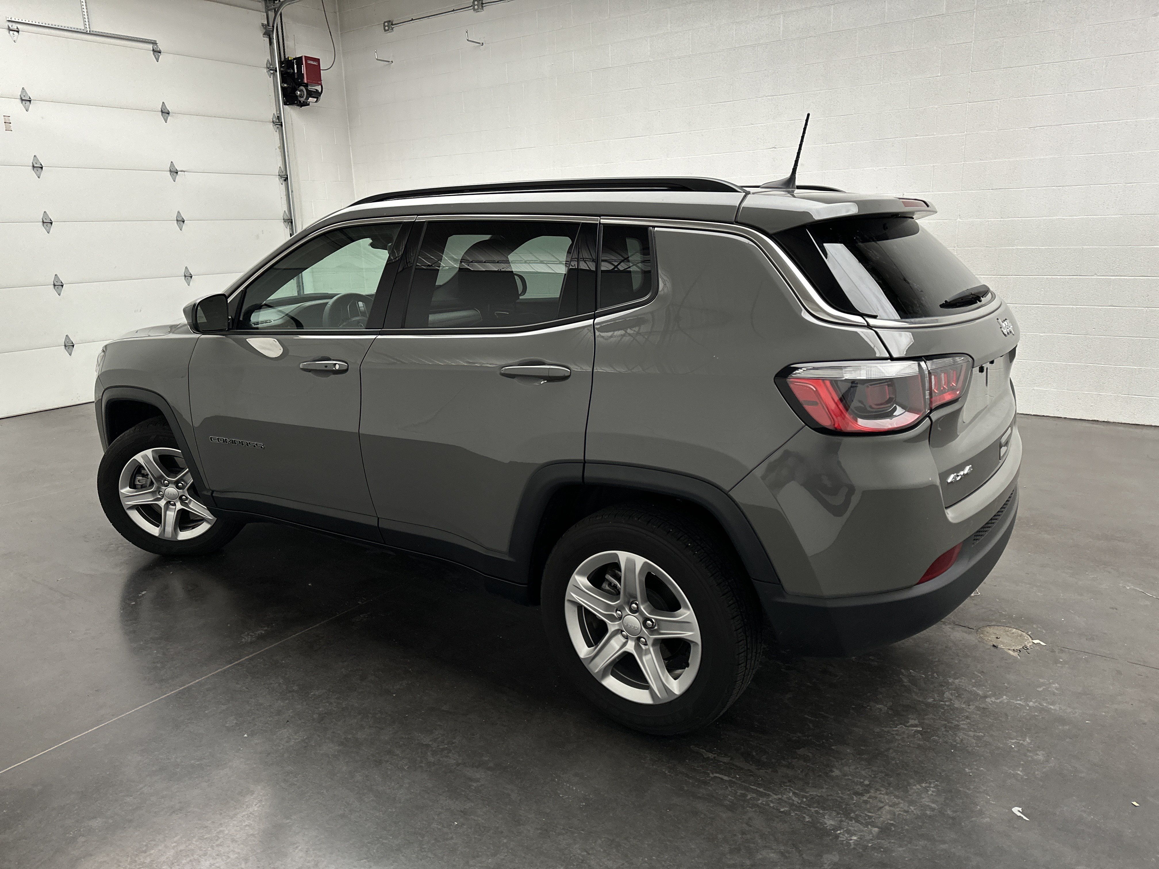 Used 2023 Jeep Compass Latitude AWD/4WD image 7