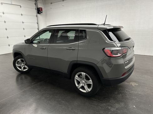 Used 2023 Jeep Compass Latitude AWD/4WD image 7