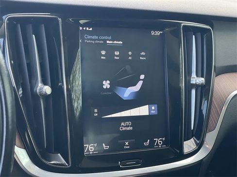 Used 2020 Volvo S60 T5 Momentum w/ Premium Package image 14