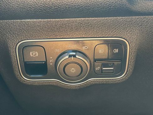 Used 2021 Mercedes-Benz GLB 250 image 24