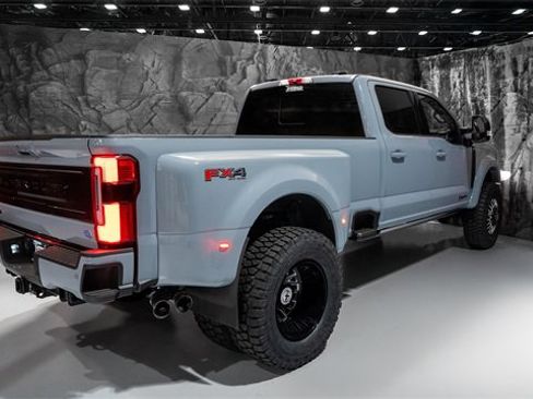 Used 2025 Ford F450 Platinum w/ FX4 Off-Road Package image 26