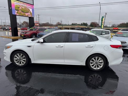 Used 2018 Kia Optima LX w/ 17" Alloy Wheels Package image 6