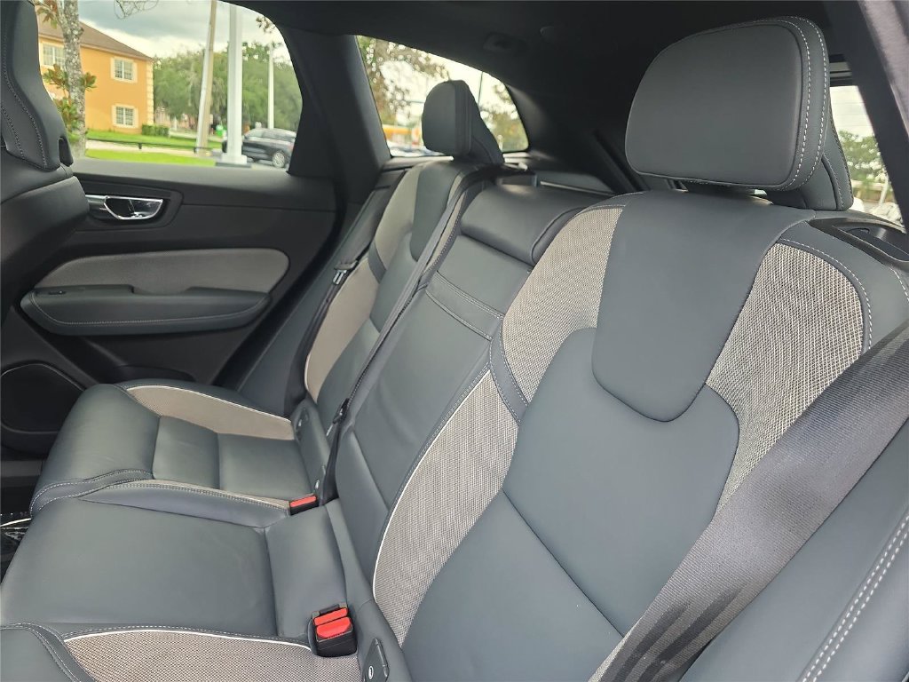 Used 2020 Volvo XC60 T5 R-Design w/ Protection Package Premier FWD image 12