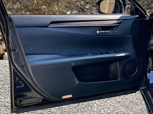 Used 2015 Lexus ES 350 w/ Ultra Luxury Package image 20