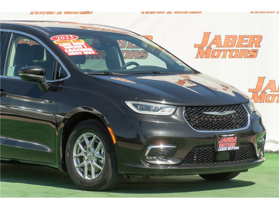 Used 2023 Chrysler Pacifica Touring-L FWD image 22