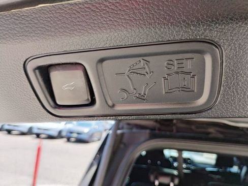 Used 2020 Ford Expedition Max XLT w/ Equipment Group 202A AWD/4WD image 11