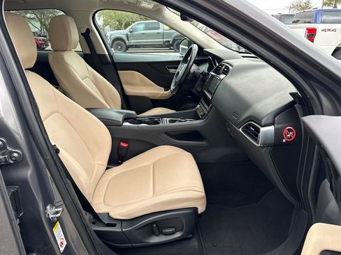 Used 2017 Jaguar F-PACE Premium image 25