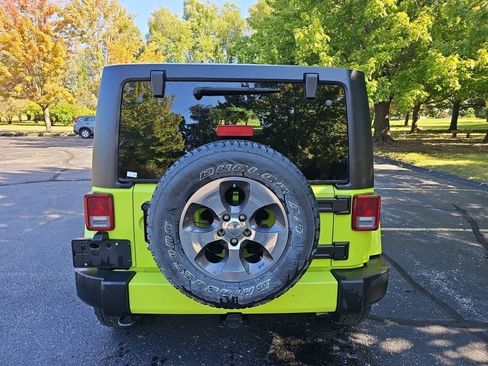 Used 2017 Jeep Wrangler Unlimited Sahara AWD/4WD image 5