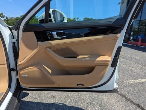 Used 2018 Porsche Panamera RWD image 29
