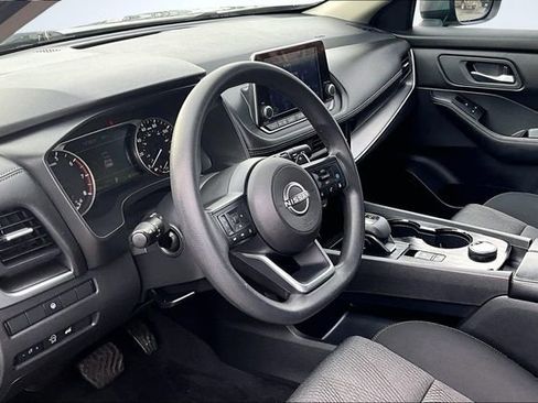 Used 2024 Nissan Rogue SV image 17