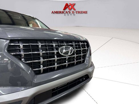 Used 2024 Hyundai Venue Limited FWD image 11