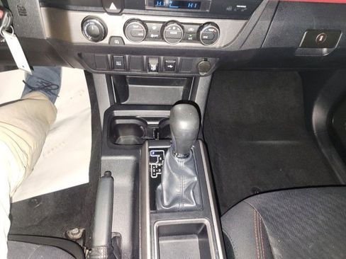Used 2022 Toyota Tacoma SR image 13