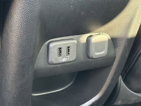 Used 2022 GMC Canyon AT4 image 11