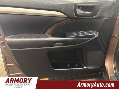 Used 2019 Toyota Highlander XLE image 7