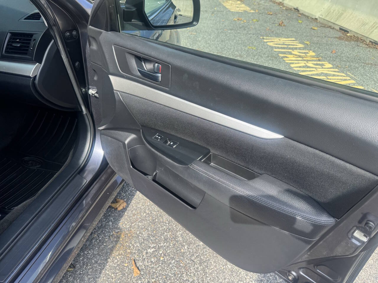 Used 2013 Subaru Legacy 2.5i Premium AWD/4WD image 17