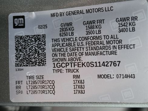 Used 2025 Chevrolet Colorado ZR2 w/ Technology Package image 17