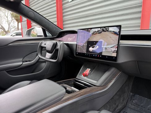 Used 2022 Tesla Model S image 15