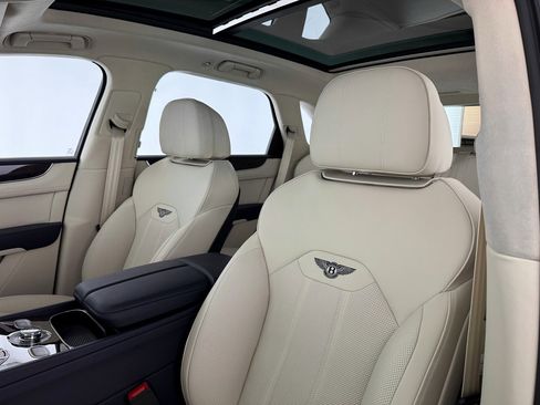 New 2025 Bentley Bentayga image 17