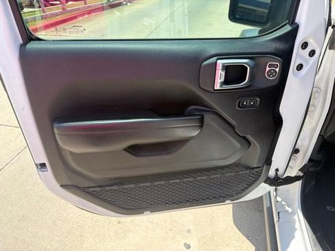 Used 2021 Jeep Gladiator Mojave AWD/4WD image 11